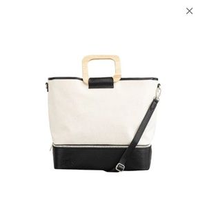 Beis Resort tote in beige like new